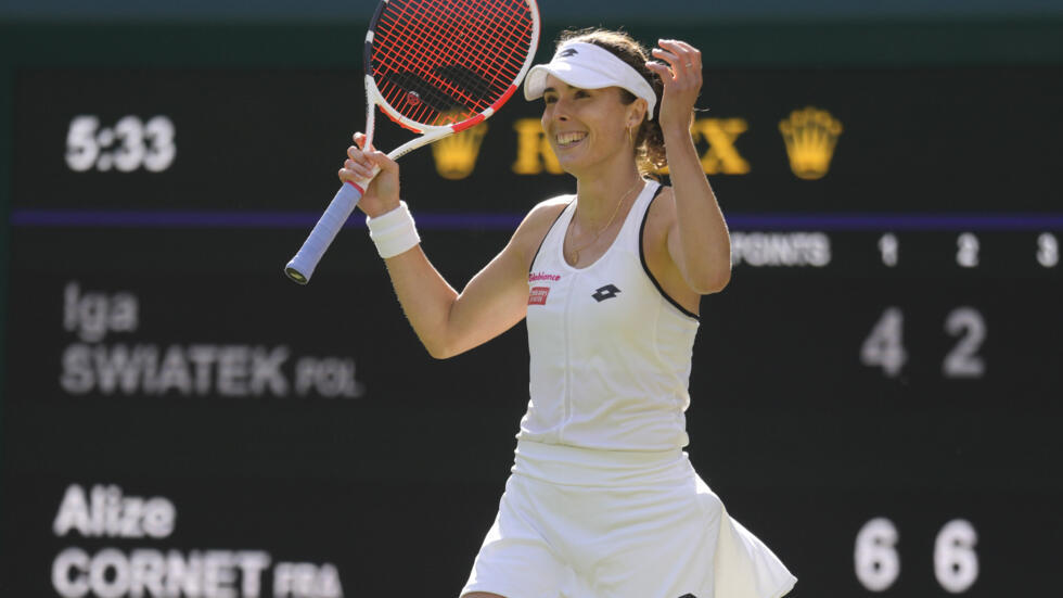 ends Swiatek's 37match winning streak to reach last16 at Wimbledon